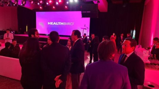 HealthBird no continuará en Ecuador y ratifica que no ha suscrito ningún contrato con el Estado para dar sus servicios tecnológicos al Instituto Ecuatoriano de Seguridad Social (IESS).  Además, en un comunicado difundido posteriormente en sus redes sociales, la compañía, que es subsidiaria del conglomerado One Nest, asegura que se va de Ecuador "por intereses oscuros que no permiten su transformación y modernización tecnológica en su sistema de Salud Pública".