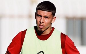 A poco más de seis meses del arranque de la Copa del Mundo, la ecuación es cruel, continuidad, rendimiento y protagonismo. Todo lo que no encaje en esa fórmula suele quedar fuera de la foto final. En ese escenario, el presente de Jeremy Sarmiento en el Cremonese genera preocupación.