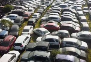 La Policía Nacional anunció que iniciará el proceso de chatarrización de 2.233 automotores en 10 provincias, en cumplimiento de disposiciones judiciales y lineamientos emitidos por la Fiscalía General del Estado.