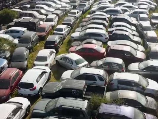 La Policía Nacional anunció que iniciará el proceso de chatarrización de 2.233 automotores en 10 provincias, en cumplimiento de disposiciones judiciales y lineamientos emitidos por la Fiscalía General del Estado.