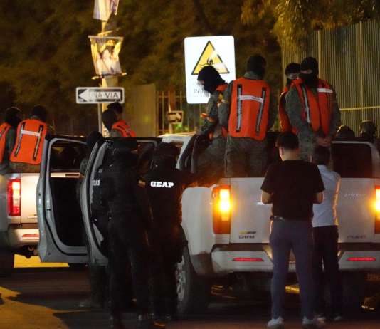 Tras un largo proceso judicial, el Tribunal de Garantías Penales del Guayas sentenció a 11 militares a 34 años y ocho meses de prisión por el delito de desaparición forzada de cuatro menores de edad, en el denominado caso Malvinas, uno de los procesos más sensibles y emblemáticos relacionados con el uso ilegítimo de la fuerza en el país.