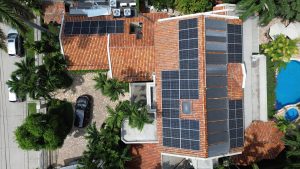 El 2026 se perfila como un año de expansión acelerada para las energías renovables, especialmente para la energía solar. Según la Agencia Internacional de Energías Renovables (IRENA), esta tecnología creció más del 25 % a nivel global durante el último año, consolidándose como una de las soluciones más competitivas para la transición energética.