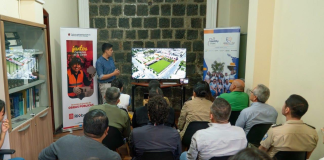 Adolescentes, moradores y representantes educativos durante la socialización del proyecto de intervención del Parque de los Adolescentes en Bellavista.