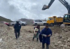 Un juez del cantón Pujilí, en la provincia de Cotopaxi, dispuso la suspensión inmediata de los trabajos de construcción de la vía Pasa – Pungo – Angamarca – El Corazón, como medida cautelar para proteger al jambato, una rana andina considerada especie endémica y vulnerable. La decisión fue confirmada por la prefecta de Cotopaxi, Lourdes Tibán, a través de un comunicado difundido en sus redes sociales.
