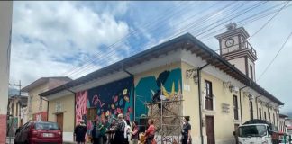 El cantón Alausí continúa apostando por el arte urbano como motor de transformación social y desarrollo local. El Gobierno Autónomo Descentralizado Municipal de Alausí (GADMC) anunció el inicio de la segunda etapa del proyecto Galería de Murales Artísticos, que se ejecuta en la calle Villalba, consolidando al arte como un eje estratégico para el fortalecimiento cultural, económico y turístico del territorio.