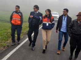 Con el objetivo de fortalecer la gestión preventiva y reducir riesgos geológicos, técnicos de la Dirección de Vialidad del Gobierno Autónomo Descentralizado de la Prefectura de Bolívar (GADPB), junto a especialistas de la Secretaría Nacional de Gestión de Riesgos y del GAD Municipal de Guaranda, desarrollaron una jornada de trabajo y coordinación interinstitucional en el sector de Cuchahuco, comunidad Quinua Corral, parroquia Guanujo, cantón Guaranda.