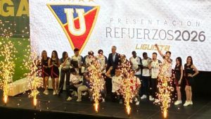 Liga Deportiva Universitaria mostró algunas de sus cartas nuevas para la temporada 2026, el club albo presentó a sus refuerzos ante los tarjetahabientes Liguista, en un evento organizado por una de las marcas auspiciantes, este 14 de enero.