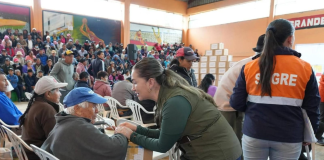El Gobierno Nacional activó acciones de asistencia humanitaria para atender a las poblaciones afectadas por el descenso de temperaturas registrado en los últimos días en la provincia de Chimborazo. Como resultado de esta intervención, un total de 4.608 personas de los cantones Penipe y Riobamba recibieron apoyo ante los efectos provocados por las heladas, este 9 de enero.