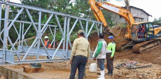 La Prefectura de Bolívar continúa con los trabajos de ensamblaje final del puente Bailey en el cantón Las Naves, una obra estratégica destinada a mejorar la conectividad entre los recintos Suquiví Nuevo y Suquiví Viejo.