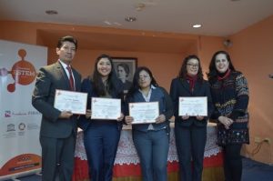 Alrededor de 90 docentes de las provincias de Chimborazo, Cotopaxi y Tungurahua se graduaron de la Academia E-STEM+, una iniciativa impulsada por la Fundación FIDAL con el respaldo de la Cooperativa de Ahorro y Crédito CACPECO, que busca fortalecer la calidad educativa en la Sierra Centro del Ecuador mediante metodologías activas, innovación pedagógica y formación integral gratuita para maestros.