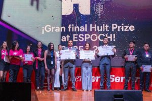 La Escuela Superior Politécnica de Chimborazo (ESPOCH) ya cuenta con el proyecto ganador de la edición 2025–2026 del Hult Prize at ESPOCH. Se trata de Vet Assist, un emprendimiento social que propone el desarrollo de una aplicación tecnológica orientada a mejorar la conexión entre los dueños de mascotas y los servicios veterinarios, con un enfoque innovador y de impacto social.