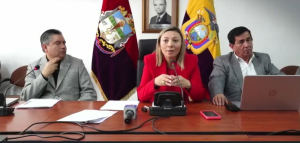 La Prefectura de Chimborazo fijó una postura institucional firme frente al intento de reintegro de Hermel Tayupanda, al reiterar que mientras exista un impedimento vigente en el sistema del Ministerio del Trabajo no es posible emitir acciones de personal ni ejercer funciones públicas. La advertencia se realizó el 19 de enero de 2026, durante una rueda de prensa encabezada por la prefecta subrogante, Mónica Loza, en medio de un conflicto que ya trascendió el ámbito jurídico y escaló al plano político y operativo.