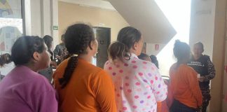 Las Fuerzas Armadas del Ecuador, a través del Ejército Ecuatoriano, ejecutaron un operativo especial de seguridad durante el traslado de mujeres privadas de la libertad como parte de las acciones estratégicas orientadas a fortalecer el control y la seguridad del sistema penitenciario nacional. La intervención se desarrolló en coordinación con el Servicio Nacional de Atención Integral a Personas Adultas Privadas de la Libertad y a Adolescentes Infractores (SNAI).