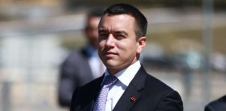 El presidente Daniel Noboa anunció este miércoles 21 de enero, a través de su cuenta de X, la aplicación de una tasa de seguridad del 30 % a las importaciones procedentes de Colombia, una medida que entrará en vigencia a partir del 1 de febrero de 2026.