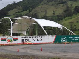 La Prefectura de Bolívar continúa ejecutando de manera sostenida y articulada con la comunidad la obra de la cubierta de tensomembrana en el Lago Las Cochas, un espacio emblemático de la provincia que busca consolidarse como un punto estratégico para el turismo local y el bienestar ciudadano.