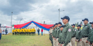 En un acto protocolar desarrollado este 22 de enero, el Cuerpo de Bomberos de Riobamba realizó la entrega oficial de nuevos equipos de protección al personal operativo destinado al combate de incendios forestales, una de las emergencias más recurrentes en el cantón.