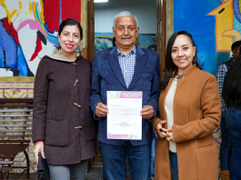 En un acto cargado de simbolismo y tradición, la ciudad de Guaranda oficializó la designación del Taita Carnaval 2026, dignidad que recayó en Marco Antonio Camacho Escobar, reconocido personaje de la emblemática fiesta mayor de los guarandeños. La ceremonia se desarrolló la tarde del miércoles 21 de enero en el Centro Cultural Josefina Barba y congregó a autoridades municipales, representantes culturales, gestores turísticos y ciudadanía.