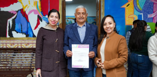 En un acto cargado de simbolismo y tradición, la ciudad de Guaranda oficializó la designación del Taita Carnaval 2026, dignidad que recayó en Marco Antonio Camacho Escobar, reconocido personaje de la emblemática fiesta mayor de los guarandeños. La ceremonia se desarrolló la tarde del miércoles 21 de enero en el Centro Cultural Josefina Barba y congregó a autoridades municipales, representantes culturales, gestores turísticos y ciudadanía.
