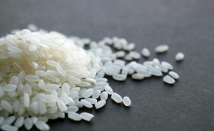 El Gobierno de Colombia publicó el listado de categorías de productos que Ecuador exporta al país vecino que deberán pagar un arancel del 30% al ingresar al mercado colombiano, en medio de una guerra comercial entre ambas naciones.