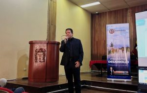 La Empresa Eléctrica Riobamba S.A. (EERSA), considerada patrimonio público y pilar del desarrollo energético de la provincia de Chimborazo, vivió días de intensa actividad institucional y social entre diciembre de 2025 y enero de 2026, en torno al proceso de implementación del fideicomiso tarifario dispuesto por el Decreto Ejecutivo N.º 32. Lo que comenzó como una socialización técnica derivó en debate público, movilizaciones ciudadanas y respaldos a la gestión institucional.