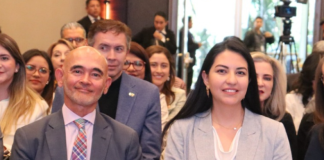 Ecuador concretó una recompra de bonos de deuda externa por hasta USD 3.000 millones, una operación con la que el Estado redujo parte de su deuda que debía pagarse en 2030 y 2035.  Para financiar esta operación, Ecuador emitió el 25 de enero de 2026, USD 4.000 millones en nuevos bonos internacionales, con plazos hasta 2034 y 2039.