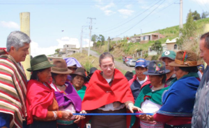 Alrededor de 200 moradores de la comunidad Shanaycún, perteneciente a la parroquia Pungalá del cantón Riobamba, cuentan ahora con un servicio eléctrico más seguro y eficiente, tras la ejecución de un proyecto de mejoramiento de redes y alumbrado público impulsado por el Gobierno Nacional, a través del Ministerio de Ambiente y Energía y la Empresa Eléctrica Riobamba S.A. (EERSA), con una inversión que supera los 74 mil dólares.