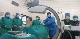 Con el objetivo de garantizar servicios de salud dignos, oportunos y respaldados por tecnología de vanguardia, el Gobierno Nacional, a través del Ministerio de Salud Pública (MSP), fortalece la capacidad resolutiva del Hospital Provincial General Docente de Riobamba, una de las principales casas de salud de la región centro del país. Esta gestión beneficia directamente a pacientes que requieren diagnósticos vasculares precisos y procedimientos quirúrgicos más seguros.