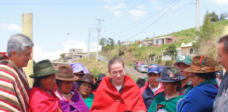 Alrededor de 200 moradores de la comunidad Shanaycún, perteneciente a la parroquia Pungalá del cantón Riobamba, cuentan ahora con un servicio eléctrico más seguro y eficiente, tras la ejecución de un proyecto de mejoramiento de redes y alumbrado público impulsado por el Gobierno Nacional, a través del Ministerio de Ambiente y Energía y la Empresa Eléctrica Riobamba S.A. (EERSA), con una inversión que supera los 74 mil dólares.