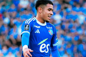 El volante ofensivo ecuatoriano Kendry Páez, de 18 años, continuará su desarrollo futbolístico en River Plate de Argentina, tras finalizar su cesión en Racing de Estrasburgo, anunció el especialista en fichajes Fabrizio Romano. El movimiento se da bajo la supervisión del Chelsea, dueño de los derechos deportivos del joven, y se realizará en condición de préstamo.