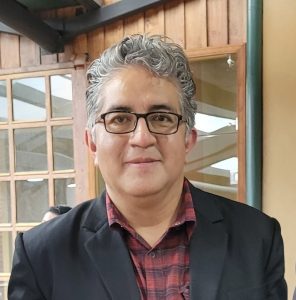 El terremoto de 1949, que marcó para siempre la historia de Ambato, es el eje central del libro “Tragedia y fiesta en Ambato siglo XX”, una obra de la escritora Jéssica Torres Lescano, analizada por Franklin Cepeda Astudillo, doctor en Historia, quien destaca cómo la tragedia se transformó en memoria colectiva, identidad urbana y celebración, dando origen a la emblemática Fiesta de la Fruta y de las Flores.