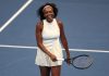 El Abierto de Australia, vuelve a abrirle sus puertas a Venus Williams, leyenda del “deporte blanco” que competirá nuevamente en el cuadro principal de Melbourne Park, un escenario al que vuelve con todos los elogios. Es, en esencia, un gesto de resistencia deportiva en una era que acelera el recambio y reduce los márgenes para quienes superan la barrera de los cuarenta.