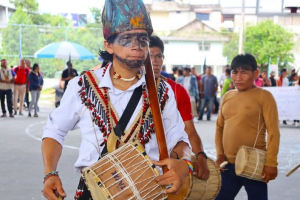 La organización indígena kichwa de Pastaza PAKKIRU expresó su preocupación y rechazo frente a la presunta detención del presidente venezolano Nicolás Maduro, señalando que la intervención militar liderada por Estados Unidos tendría como trasfondo el control de recursos naturales estratégicos.