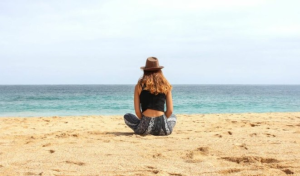 Mediante el Decreto Ejecutivo Número 271, el presidente Daniel Noboa dispuso la reducción temporal del Impuesto al Valor Agregado (IVA) del 15% al 8% para el sector turístico. La medida regirá los días jueves 1, viernes 2, sábado 3 y domingo 4 de enero de 2026, con el objetivo de incentivar el turismo interno durante el feriado nacional.