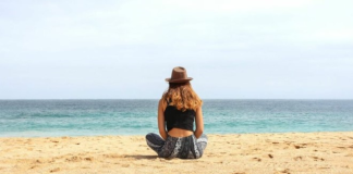 Mediante el Decreto Ejecutivo Número 271, el presidente Daniel Noboa dispuso la reducción temporal del Impuesto al Valor Agregado (IVA) del 15% al 8% para el sector turístico. La medida regirá los días jueves 1, viernes 2, sábado 3 y domingo 4 de enero de 2026, con el objetivo de incentivar el turismo interno durante el feriado nacional.