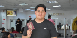 El Registro Civil del Ecuador confirmó que la atención directa para la emisión de cédulas de identidad y pasaportes, sin necesidad de turno previo, se extenderá hasta el 31 de marzo de 2026. La medida, vigente en todo el país, busca garantizar trámites más ágiles, transparentes y accesibles para la ciudadanía, además de reducir filas y la intervención de intermediarios.