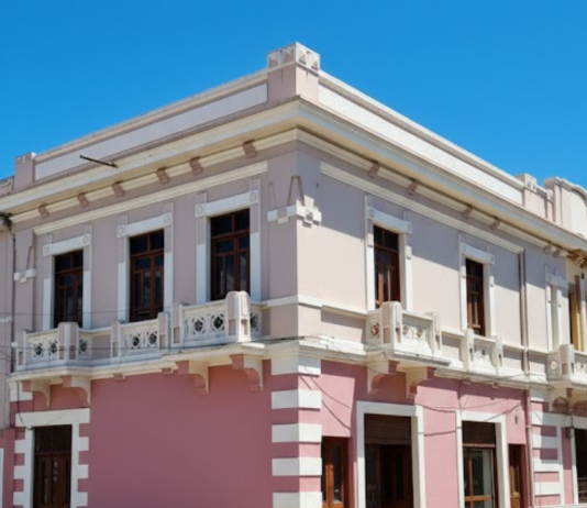 La Cooperativa de Ahorro y Crédito Juventud Ecuatoriana Progresista Limitada (JEP), una de las entidades financieras cooperativas más grandes del país, absorbió oficialmente a la cooperativa Unión Ferroviaria de Riobamba, en un proceso de fusión extraordinaria dispuesto por la Superintendencia de Economía Popular y Solidaria (SEPS) y vigente desde el 19 de diciembre de 2025.