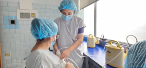 El Banco de Leche Humana del Hospital General Riobamba cumple un rol fundamental en la atención integral de madres y recién nacidos, al brindar apoyo especializado en lactancia materna y garantizar leche segura y de calidad para los bebés hospitalizados, especialmente aquellos que se encuentran en el área de Neonatología.