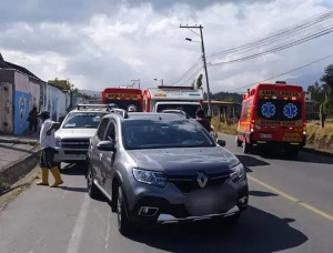 Un violento intento de robo fue reportado la tarde del 7 de enero en la parroquia San Andrés, cantón Guano, luego de que un conductor resultara herido por impactos de arma de fuego. El hecho ocurrió alrededor de las 15H30 y fue presenciado por varios moradores del sector, quienes alertaron de inmediato a los organismos de emergencia.
