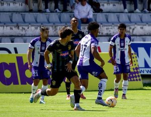 En medio del descenso administrativo de El Nacional, Técnico Universitario comenzó a planificar su temporada 2026 con la mira puesta en la Serie A. Aunque el club ambateño perdió la categoría en el terreno de juego, una resolución de escritorio mantiene abierta la posibilidad de su permanencia en la máxima división.