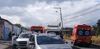 Un violento intento de robo fue reportado la tarde del 7 de enero en la parroquia San Andrés, cantón Guano, luego de que un conductor resultara herido por impactos de arma de fuego. El hecho ocurrió alrededor de las 15H30 y fue presenciado por varios moradores del sector, quienes alertaron de inmediato a los organismos de emergencia.