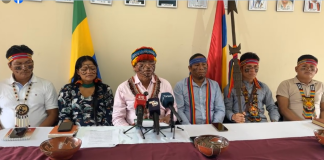 La Nacionalidad Achuar del Ecuador (NAE) presentó oficialmente a su nuevo Consejo de Gobierno, electo y posesionado en diciembre pasado, en un acto dirigido a los medios de comunicación. La nueva directiva ejercerá funciones durante el período 2025–2028 y tendrá como eje central la unidad de las asociaciones y comunidades achuar para la defensa del territorio y la vida.