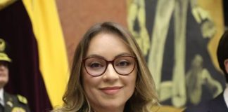 La asambleísta por Chimborazo, Mishel Mancheno, presentó una querella por presunta calumnia en contra de la asambleísta Mónica Palacios (Revolución Ciudadana), la acción legal fue interpuesta ante la Corte Nacional de Justicia, y subrayó que “el país merece responsabilidad y seriedad, y eso exige pruebas, no ruido”.