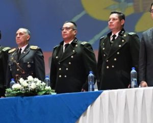 El Comando Subzonal de Policía de Chimborazo oficializó el relevo de su máxima autoridad, en una ceremonia protocolaria que formalizó el cambio en la conducción policial de la provincia. Durante el acto, el coronel de Estado Mayor Julio Vinicio Camacho, comandante saliente, entregó el cargo al coronel Bolívar Wladimir Acurio Altamirano, quien asume la jefatura con el respaldo de cerca de 32 años de carrera profesional dentro de la institución.
