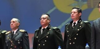 El Comando Subzonal de Policía de Chimborazo oficializó el relevo de su máxima autoridad, en una ceremonia protocolaria que formalizó el cambio en la conducción policial de la provincia. Durante el acto, el coronel de Estado Mayor Julio Vinicio Camacho, comandante saliente, entregó el cargo al coronel Bolívar Wladimir Acurio Altamirano, quien asume la jefatura con el respaldo de cerca de 32 años de carrera profesional dentro de la institución.