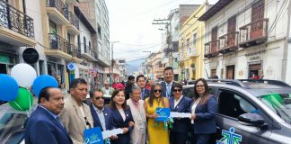 La Cooperativa Riobamba Ltda. realizó la entrega oficial de vehículos cero kilómetros y electrodomésticos a los socios favorecidos en el Gran Sorteo de la Familia Cooperativista, en un acto desarrollado en la oficina matriz ubicada en las calles 10 de Agosto y Colón, acto realizado este 23 de enero.