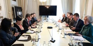 El presidente Daniel Noboa continúa su viaje por Europa. Tras asistir al Foro de Davos, viajó a Bélgica, en donde este 23 de enero de 2026 se reunió con la presidenta del Parlamento Europeo, Roberta Metsola, en Bruselas.