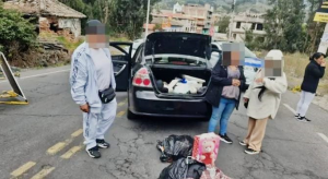 Una intervención oportuna de comerciantes y la Policía Nacional permitió desarticular este 22 de enero del 2026, a un grupo que presuntamente habría ejecutado robos de manera sistemática en varios establecimientos comerciales del cantón Guano. El hecho se originó en un supermercado ubicado en las calles Colón y García Moreno, frente a la cooperativa Riobamba.