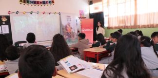 El Municipio de Riobamba, a través de la Dirección General de Gestión Ambiental, impulsa un proyecto de educación ambiental con el respaldo de la empresa internacional VEOLIA, con el objetivo de fortalecer la conciencia ecológica en niños, niñas y jóvenes, y promover acciones concretas orientadas a la descarbonización y el cuidado del medio ambiente.