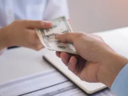 El Bono de Desarrollo Humano (BDH) inicia enero de 2026 consolidándose como una de las principales políticas de protección social del país, orientada a respaldar a familias que viven en condiciones de pobreza y extrema pobreza, en un escenario económico que continúa siendo desafiante para miles de hogares ecuatorianos.