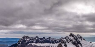 Penipe impulsa nuevas estrategias de desarrollo local a través del turismo comunitario, una propuesta que articula la riqueza natural de los Andes con la identidad cultural y los saberes ancestrales de sus comunidades. En los alrededores del Cápac Urcu, nombre ancestral del volcán El Altar, dentro del Parque Nacional Sangay, se fortalece un modelo turístico responsable que beneficia tanto a los visitantes como a la población local.